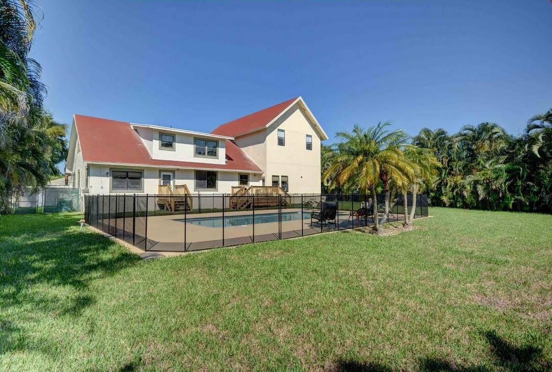 Renovated 9 bedroom, 4. 5 bath, 5100 sf single family home in East Boca Raton.