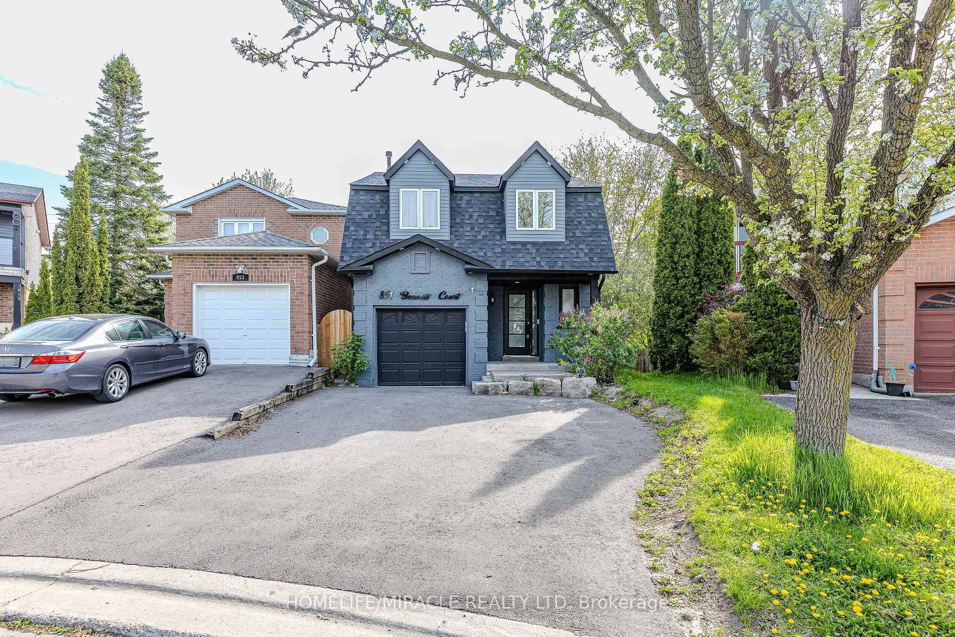 Nestled in a family friendly, in a private on Bennett Court !