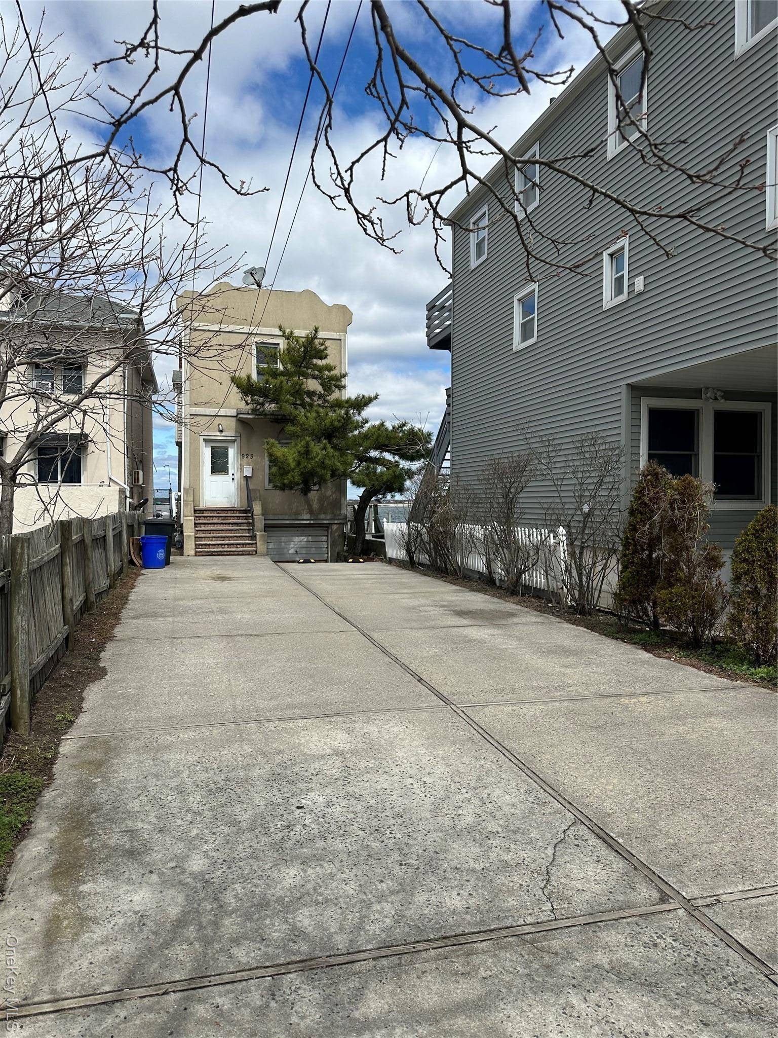 Waterfront living can be yours !