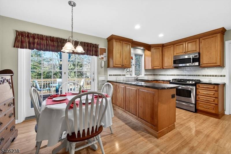 ALL OFFERS DUE BY THURS. 1 22 AT 5PM Welcome to this classic Colonial set on a picturesque half acre in desirable Mendham Boro, renowned for its award winning schools.