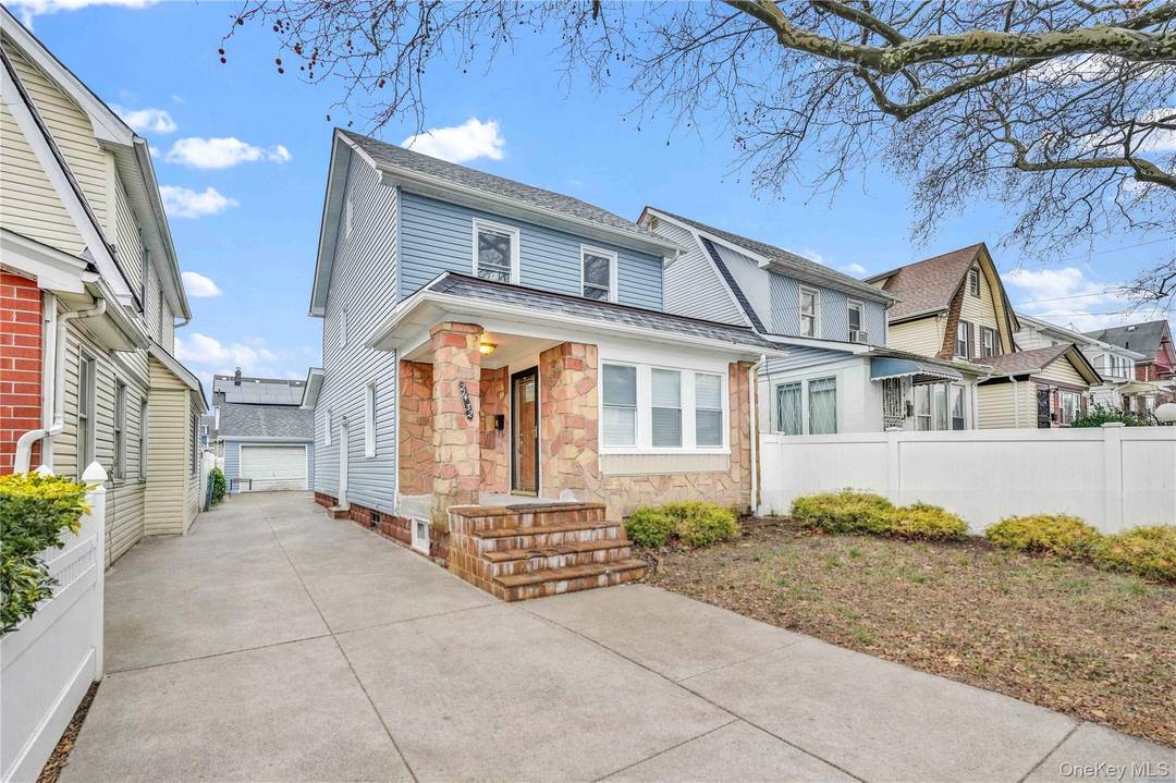 Welcome to your dream home in Queens Village !