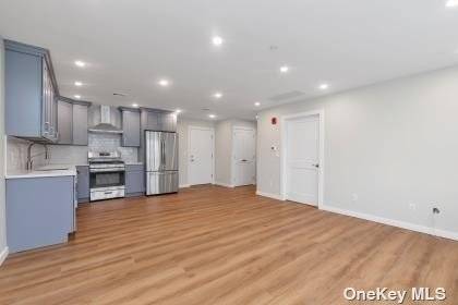 Beautiful and renovated 2 brs in a luxury building in the heart of Oyster Bay village.