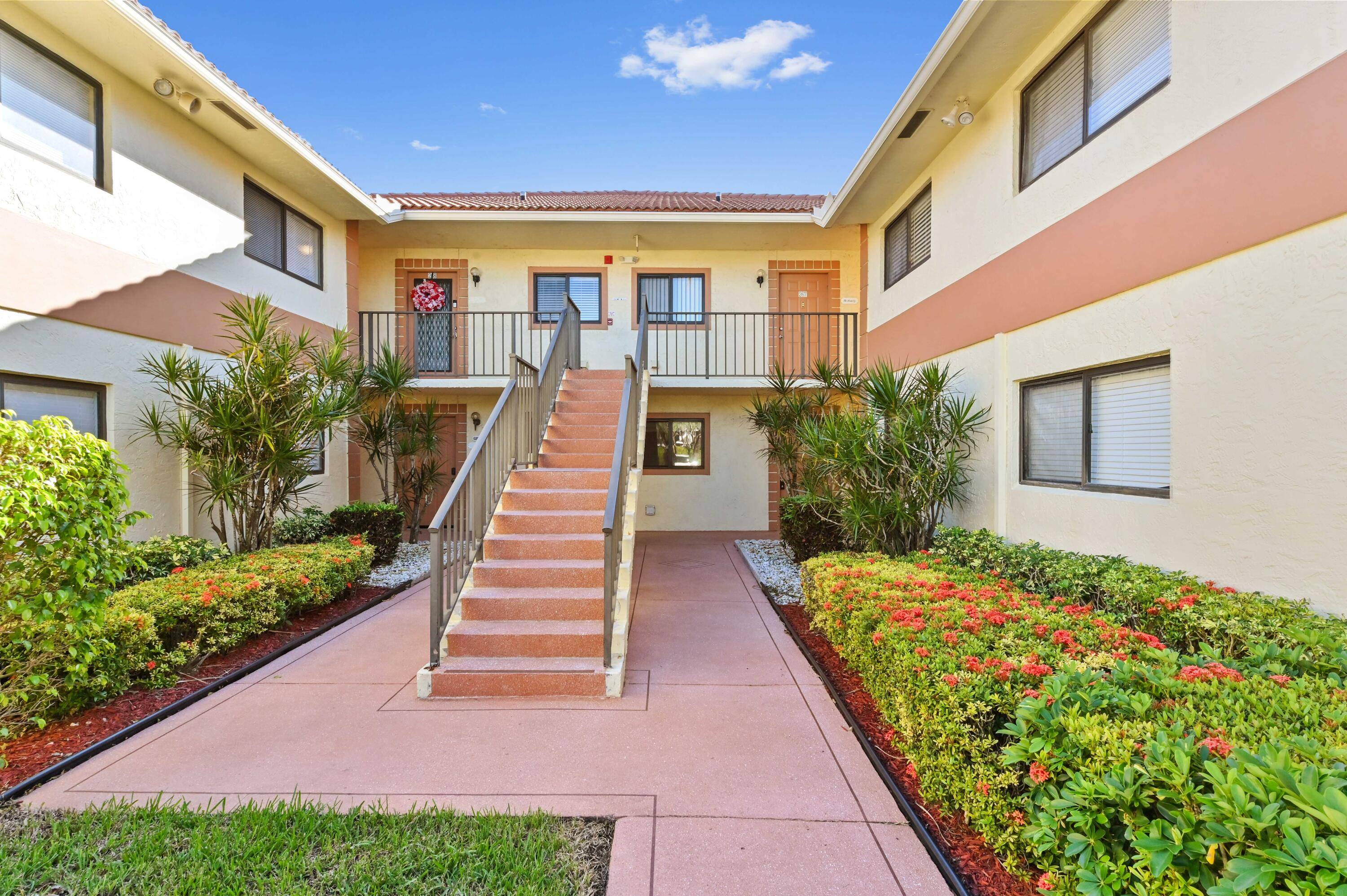 Welcome to 15234 Lakes of Delray Boulevard, a remarkable abode located in the dynamic city of Delray Beach, Florida.