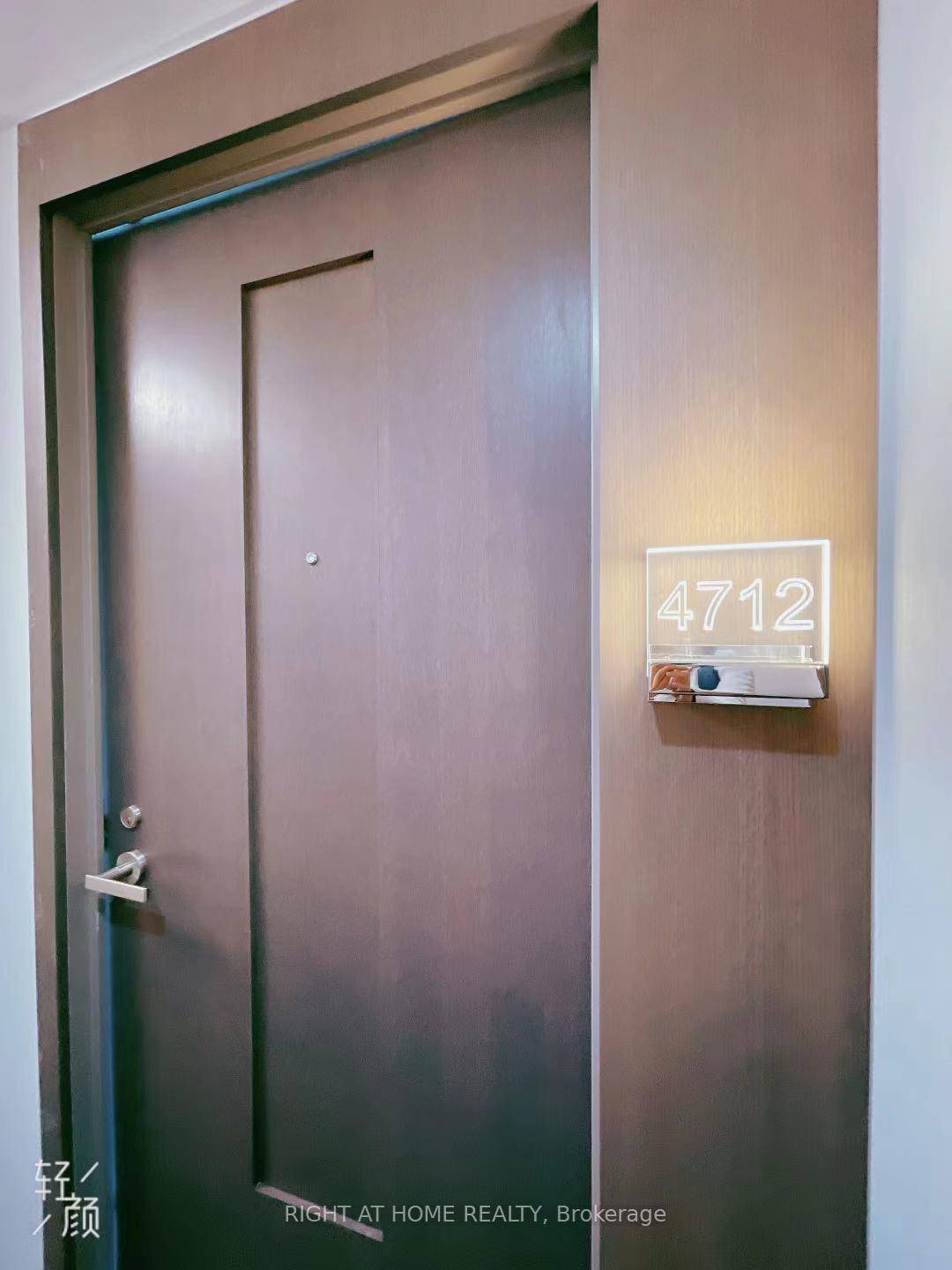 Luxury Chaz Yorkville Condo In Heart Of Upscale Yorkville Neighborhood Corner Unit 47th Floor Flooded W Natural Light.