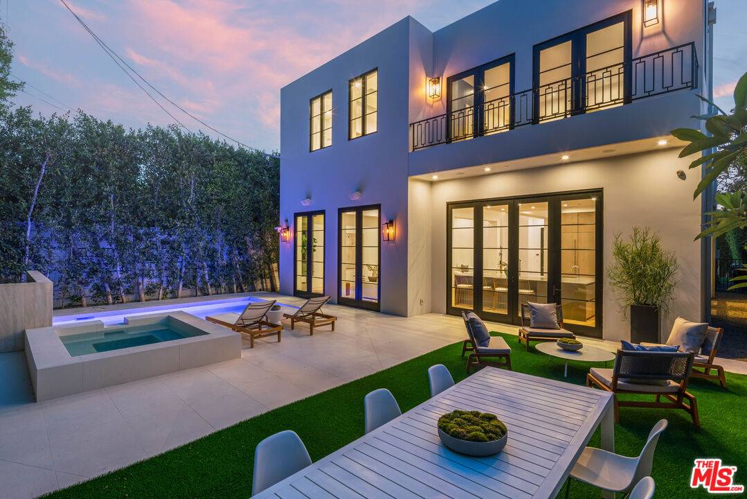 636  N Kilkea Dr 5BR Beverly Grove La