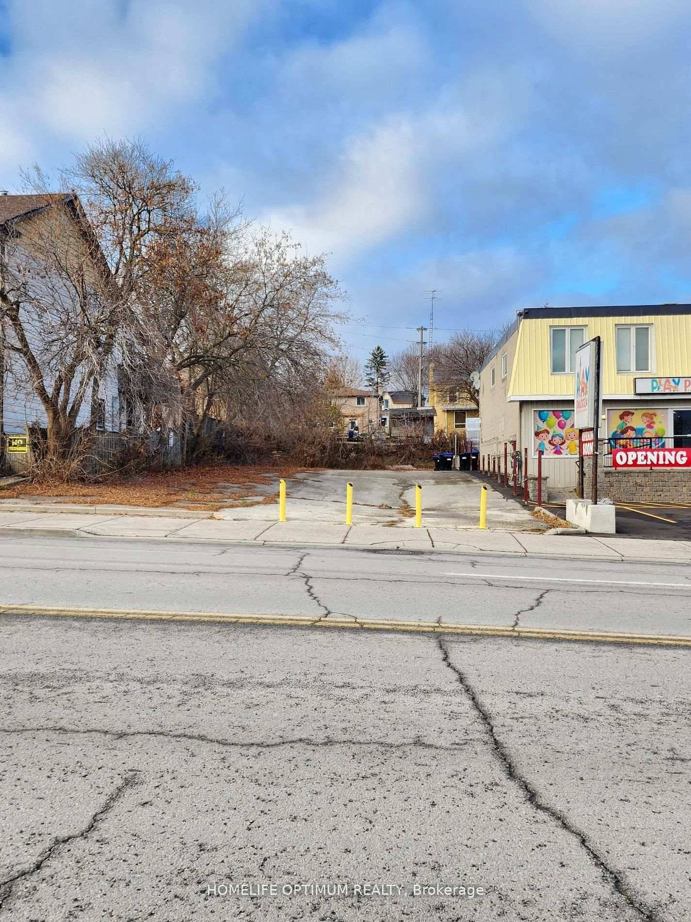 Commercial Vacant. Walking Distance to GO Transit, Downtown Bradford.