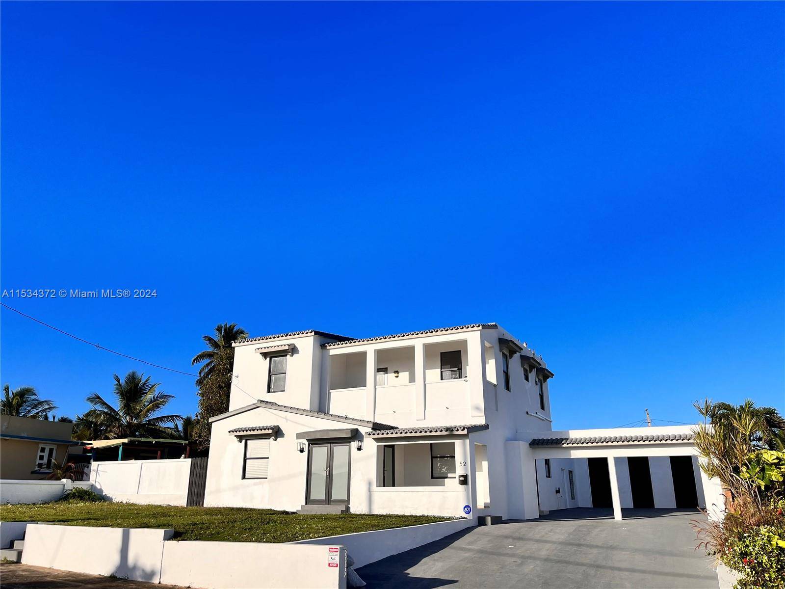 MARGARA BEACH Facing the Atlantic Ocean across from the famous surfing coast of Margara Reef you will find a beautiful Spanish Colonial Villa and Investment dream.