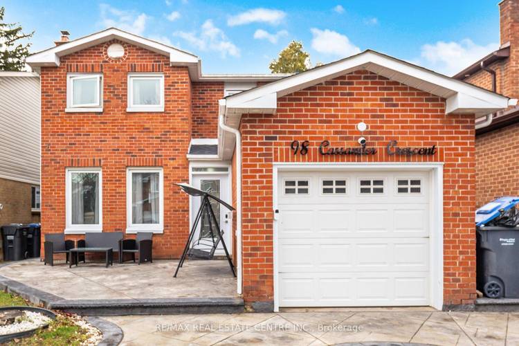 Welcome To This Beautifully Renovated Home In The Highly Desirable neighbourhood gt ; gt ; Nestled On A Quiet, Family Friendly Crescent gt ; gt ; This Move In Ready ...