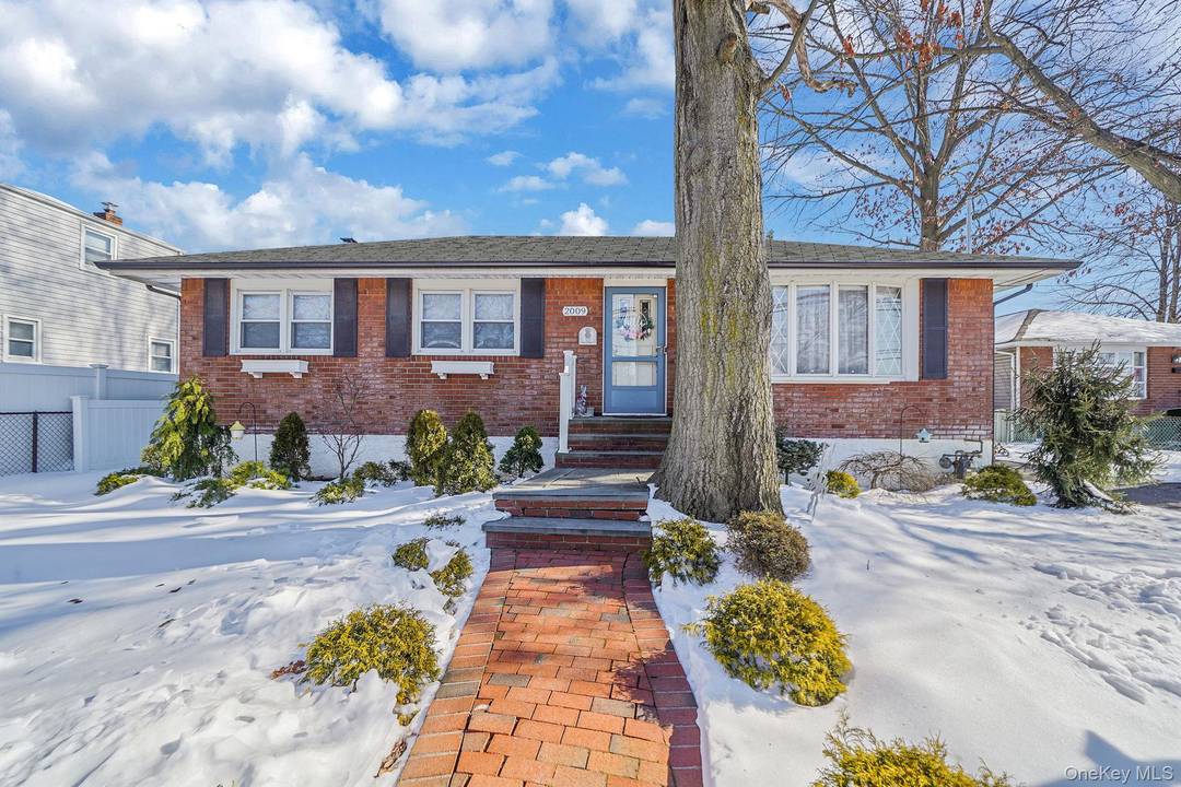 Welcome home to this charming ranch located within the highly rated North Bellmore School District.