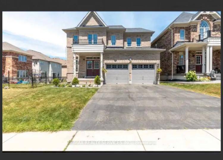 Beautiful detached double garage property for sale in Woodstock, Minutes to Gurdwara sahib, on extra deep premium lot 197 ft, with separate family and living area and beautiful kitchen.