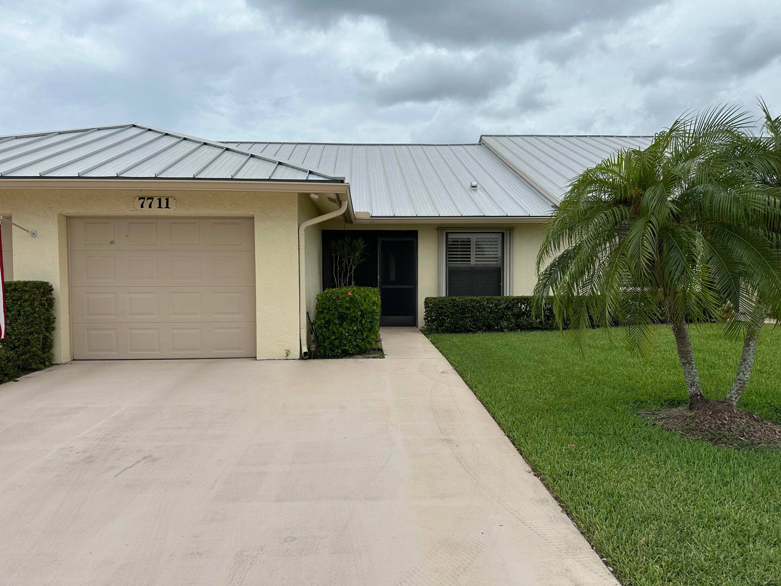Beautiful Villa Located in the beautiful 55 community of Sugar Sands this well maintained 2 Bedroom 2 Bath combines comfort, light, privacy and spaciousness with vaulted ceilings and accompted by ...