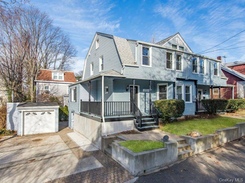 Modern cottage style interior, 3 bedroom 1.