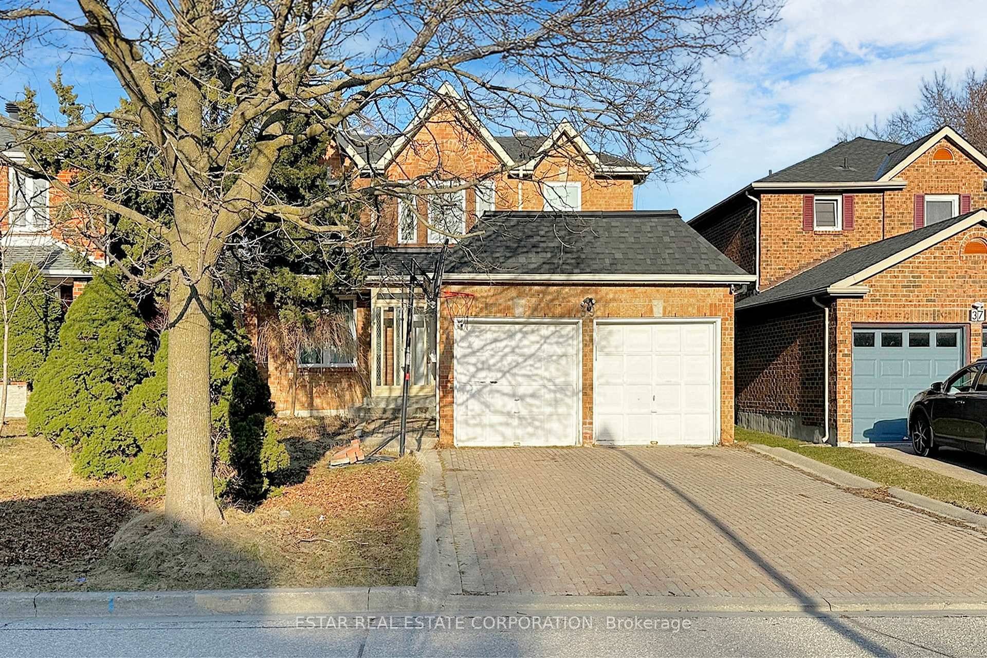 Great location with nice layout in Markham, most prestigious community.
