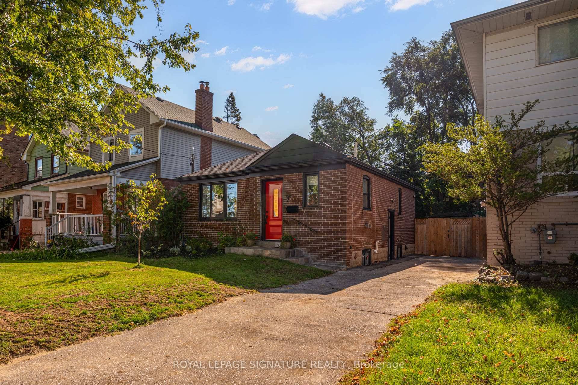 Spacious lower level apartment in the prime location of Weston.