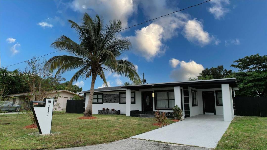 Completely remodeled, excellent finishes, the best property in the area, come see it and you will fall in love, 4 bedrooms and 3 bathrooms that you can enjoy with your ...
