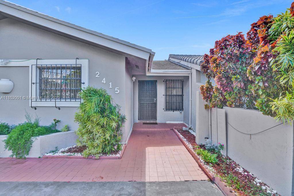 Westchester Fantastic Location, UNIQUE, LOVELY 3 2 TWIN HOME VILLA WITH A LARGE PATIO, spacious living dining room UNIQUE PROPERTY NO MAINTENANCE FEE NO CONDO APPROVAL NEEDED Surrounded by million ...