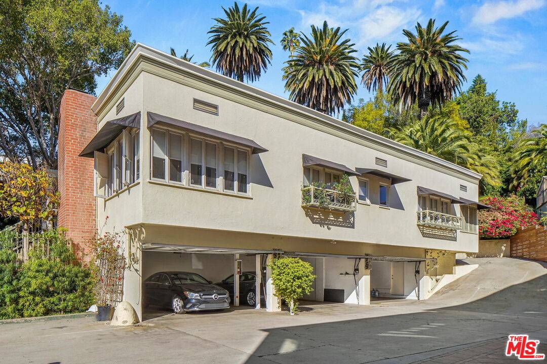 1328 Londonderry View Dr 3BR Sunset Strip La