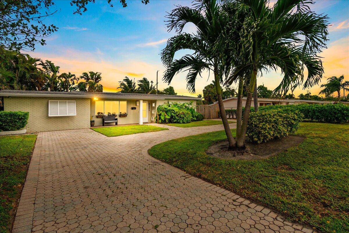 Gorgeous turn key tropical paradise 3 2 pool home in beautiful Harbor Village !