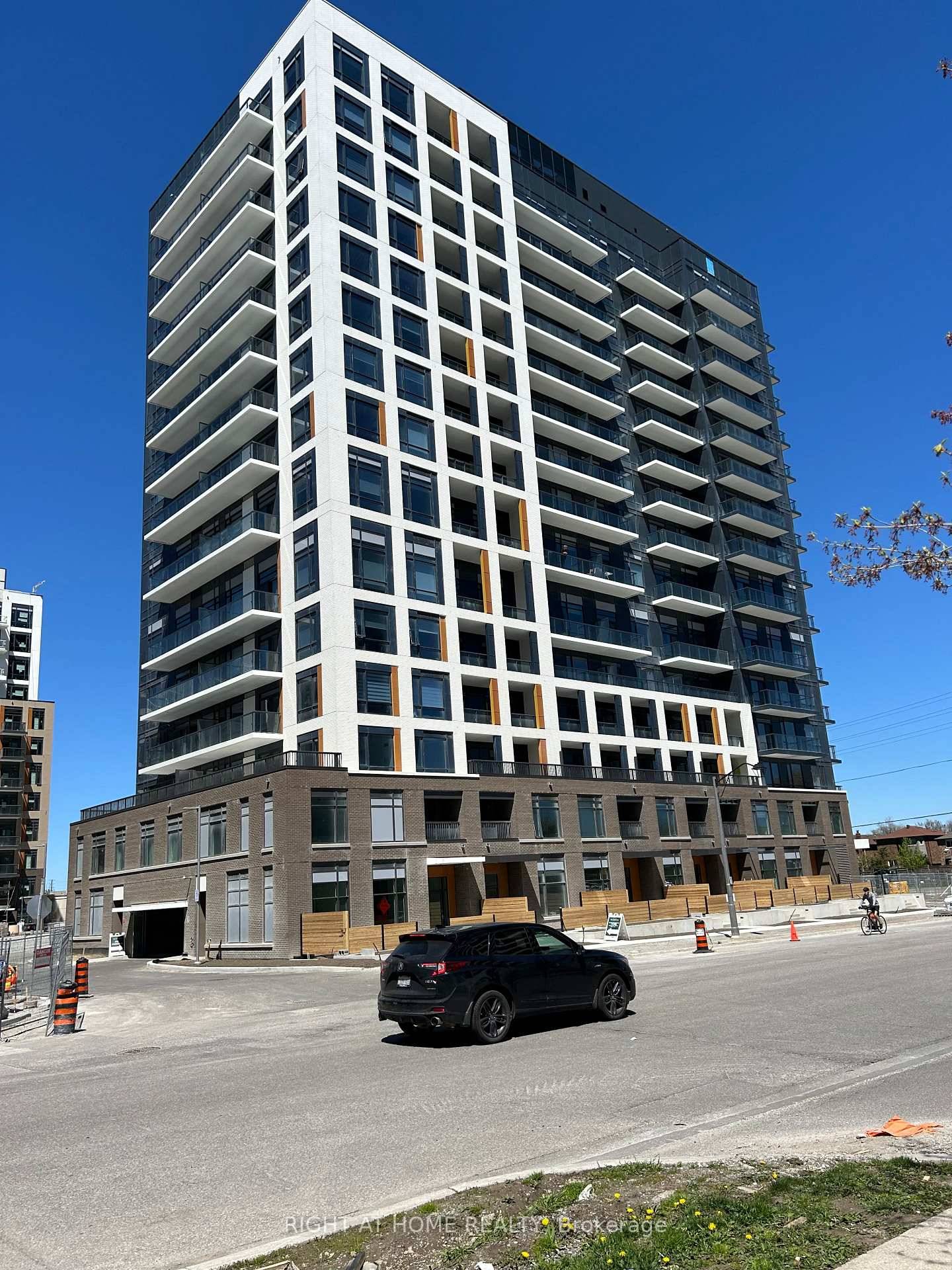 Newly Built Beautiful 2 Bedroom 2 Washroom Condo For Lease At Thornhill Prime Location Bathurst Centre, Walking Distance To Walmart, Winners, No Frills amp ; Restaurants, Easy Access To TTc ...
