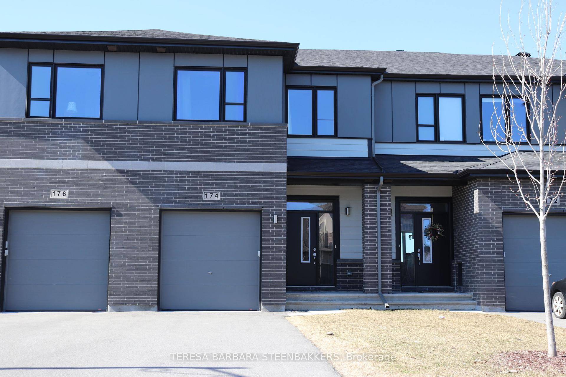 GORGEOUS LOCATION WITH NO REAR NEIGHBORS !
