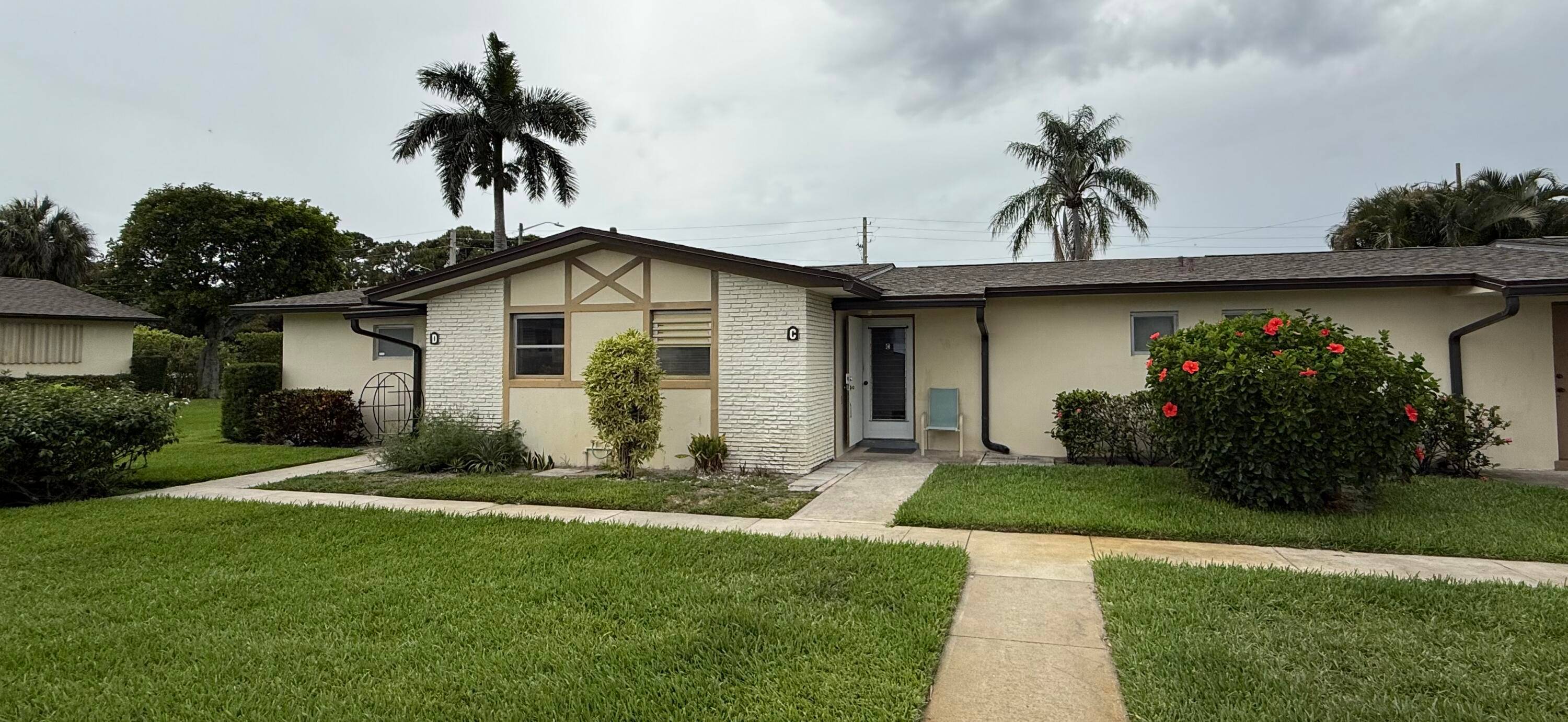 If you're looking for a single floor, tiled throughout 1 Bedroom 1 Bathroom, cozy, easy to maintain condo in a nicely maintained 55 community then Cresthaven Ashley is the one.