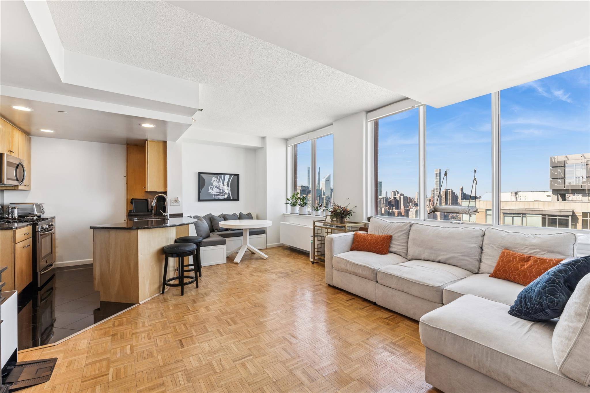TAX ABATEMENTS AVAILABLE FOR THE MAINTENANCE Discover the epitome of urban luxury in the top floor Penthouse 4D at Citylights, Long Island City s iconic 42 story coop designed by ...