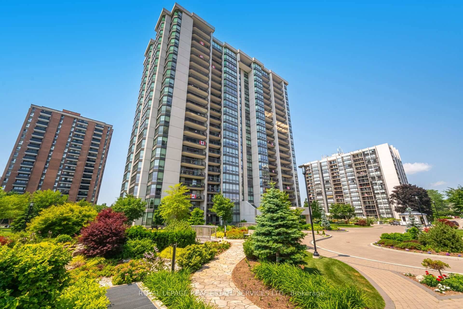 Welcome to a rare opportunity to live in the heart of Bronte Village, one of Oakville's most sought after waterfront communities.
