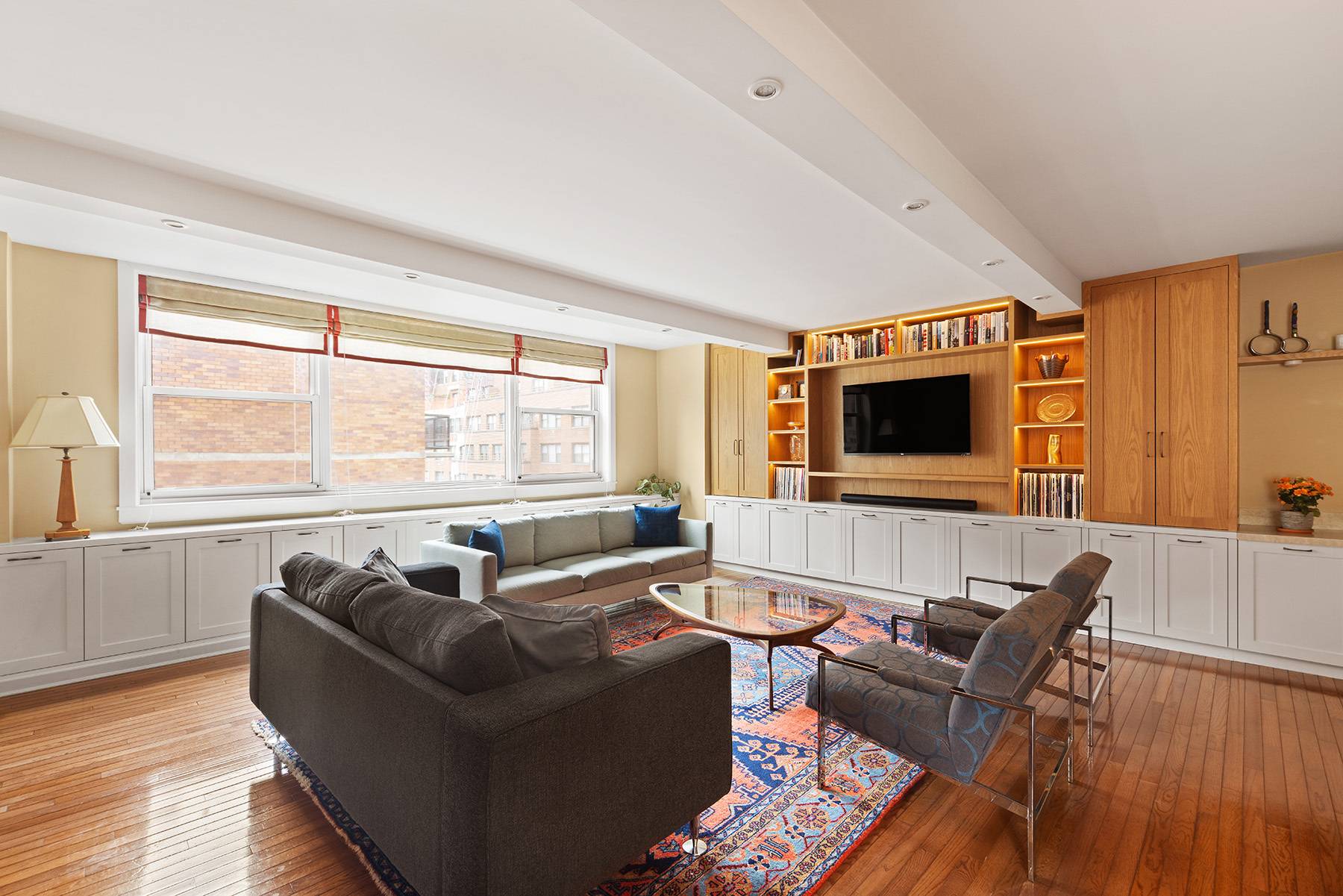 Perched high on the 14th floor and bathed in natural light from three open exposures, this expansive two bedroom with three bedroom flexibility, two bathroom residence offers refined living in ...