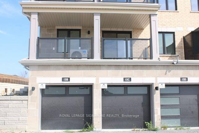 Unbeatable Location ! ! Welcome to this charming END UNIT townhouse in the sought after LAKESIDE COMMUNITY !