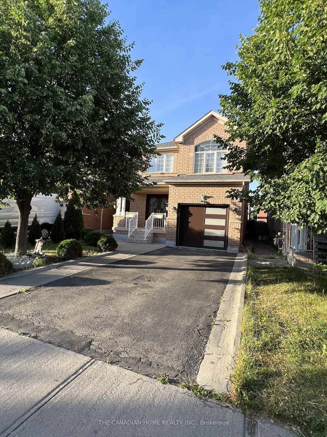 Beautifully renovated entire detached 4 bedroom home available for rent in a quiet, family friendly Brampton neighbourhood.