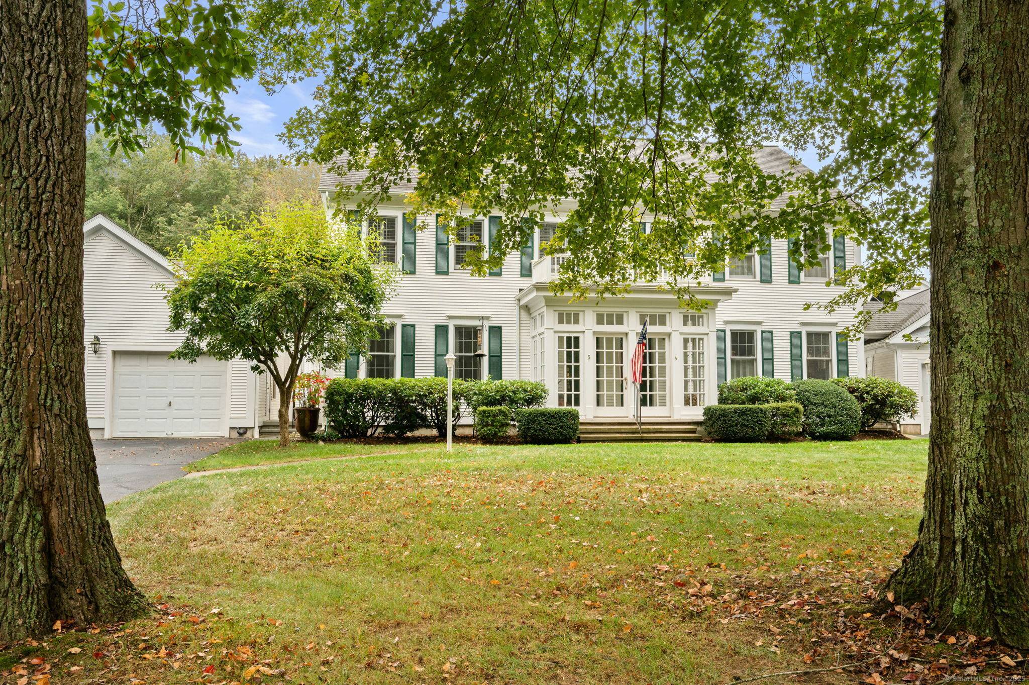 Beautiful condominium in town location adjacent to the Old Lyme Inn walk to the village, art galleries, shopping, and more.