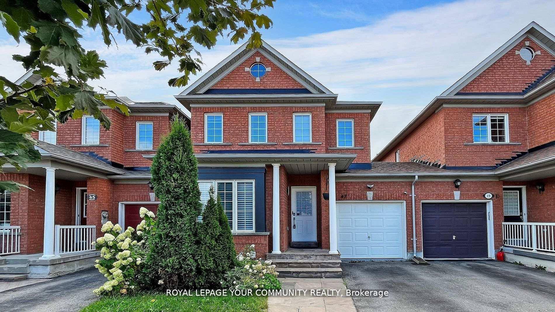 This will not last ! Stunning, Modern 3 Bedroom Townhome in High Demand Oak Ridges !
