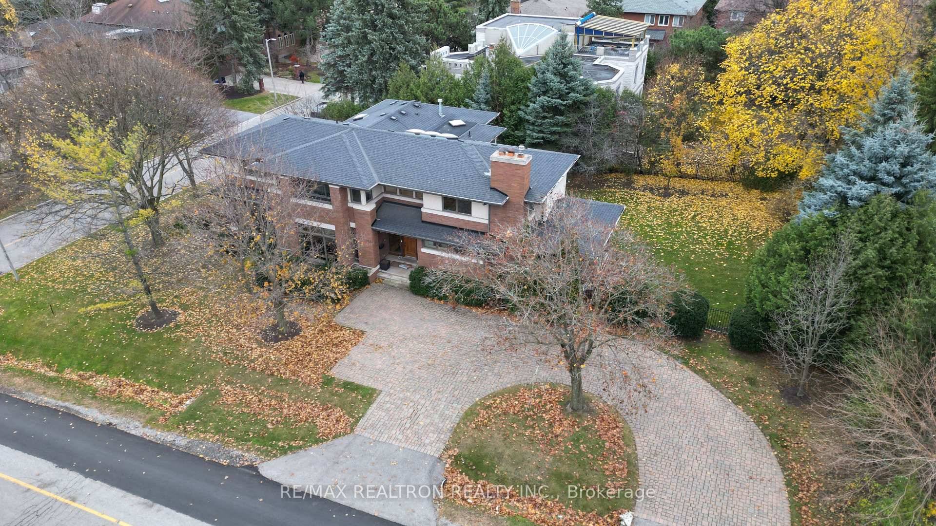 Masterfully designed by Lorne Rose, recognized as one of Toronto's premier residential architects, this exceptional home blends modern design with Frank Lloyd Wright's iconic Prairie Style influences.