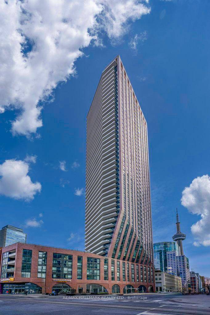 Stunning PJ Condos Unit W 2 Bedrooms amp ; 1 Bathroom Available For Lease !