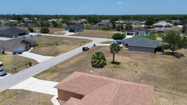 Come build your dream home in Cape Coral !