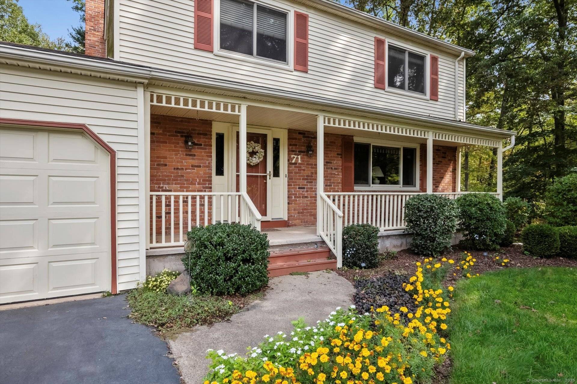 Welcome to this beautifully maintained 3 bedroom, 2.