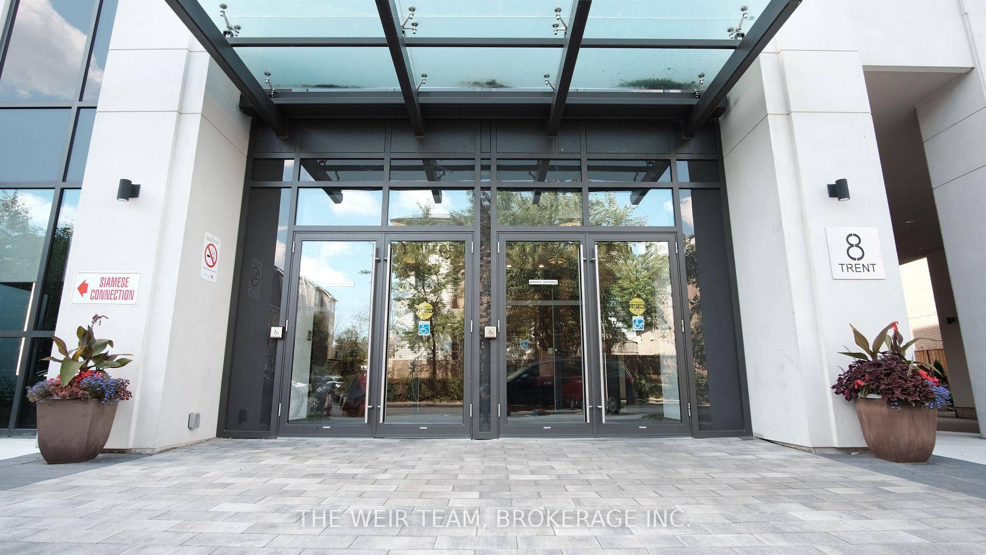 Large, Stunning 2 Bedroom Condo In The Heart Of Danforth Village !
