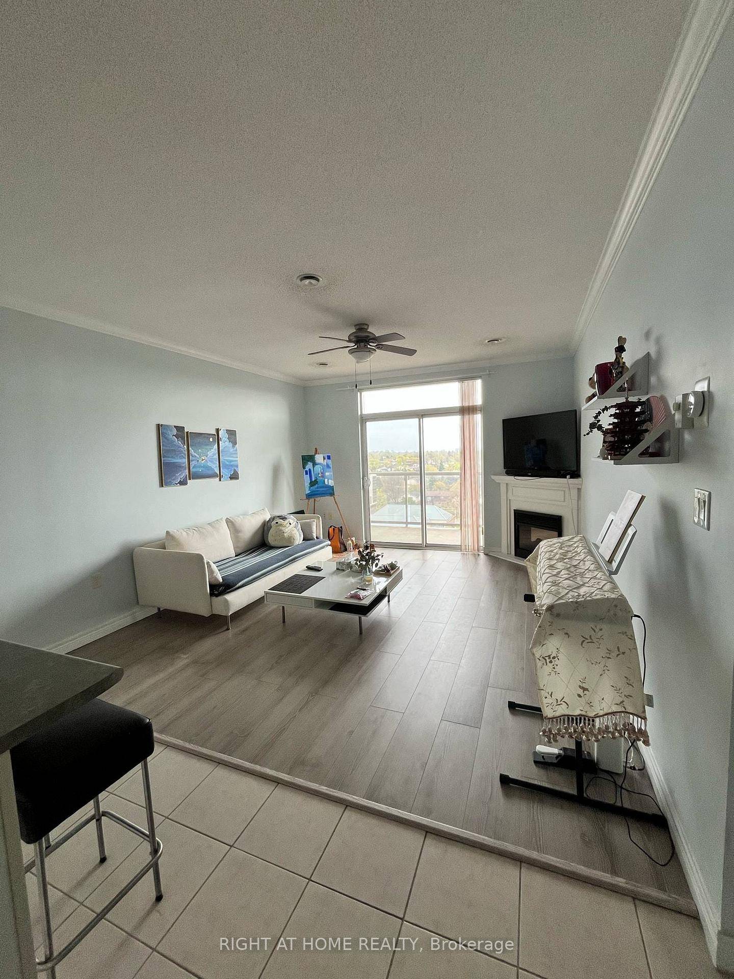 This beautifully renovated 10th floor 1 Bedroom Den with open concept condominium in the desirable Westcliffe Condominiums offers 853 sq ft of carpet free living space and an unobstructed south ...