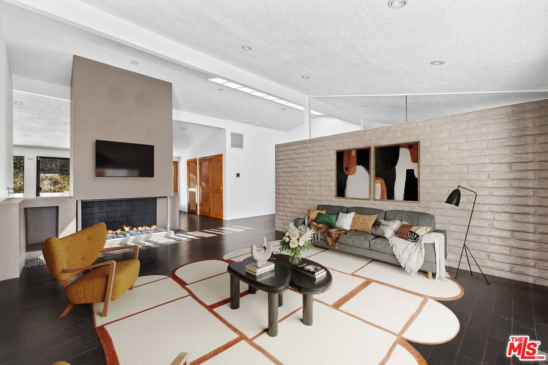 2100 Roscomare Rd 3BR Bel Air La