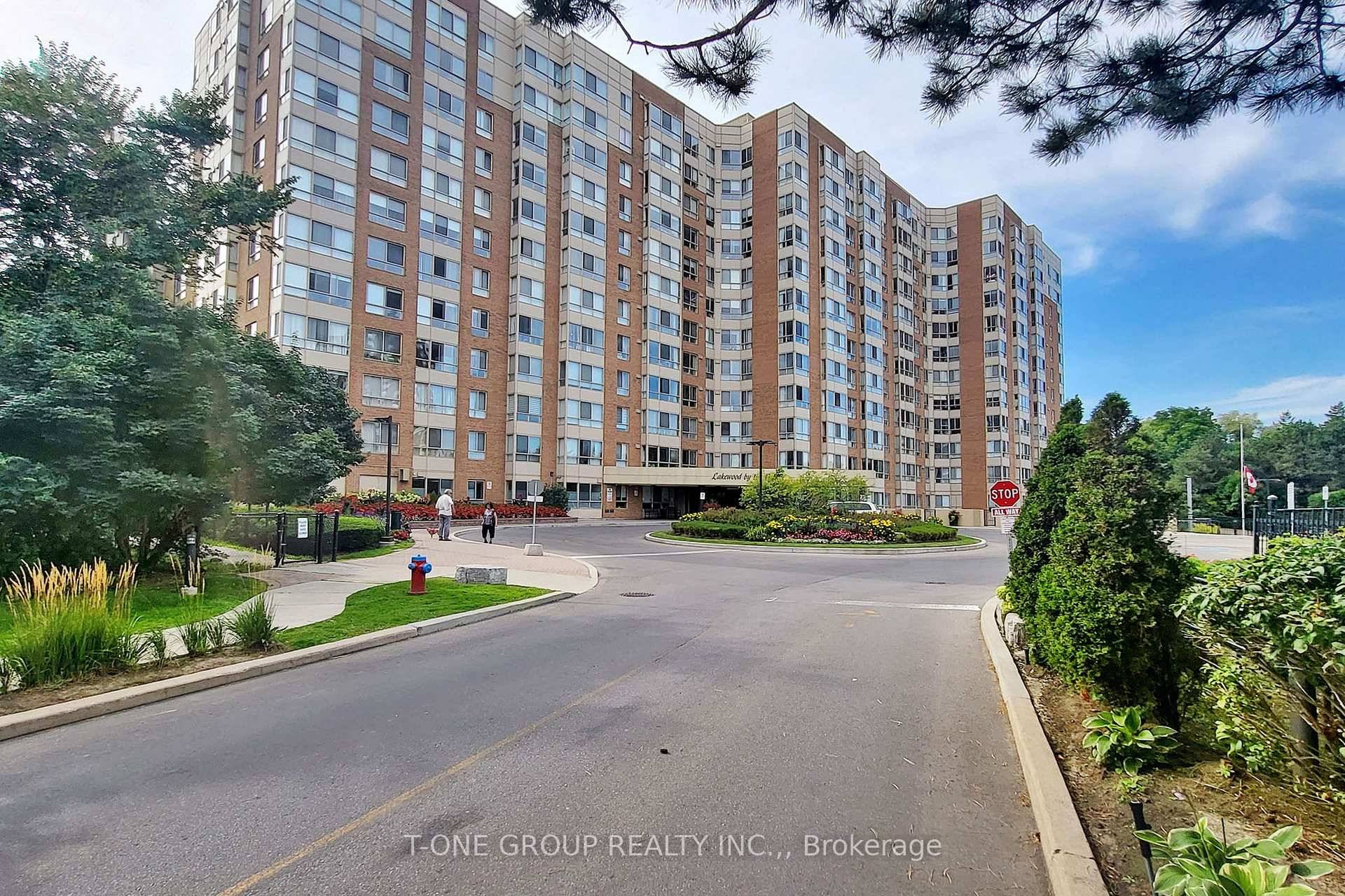 Renovated condo unit with fresh new paint in a well maintained building, featuring a spacious eat in kitchen, bright SE lake view, and new entrance hallway, closet doors, and kitchen ...