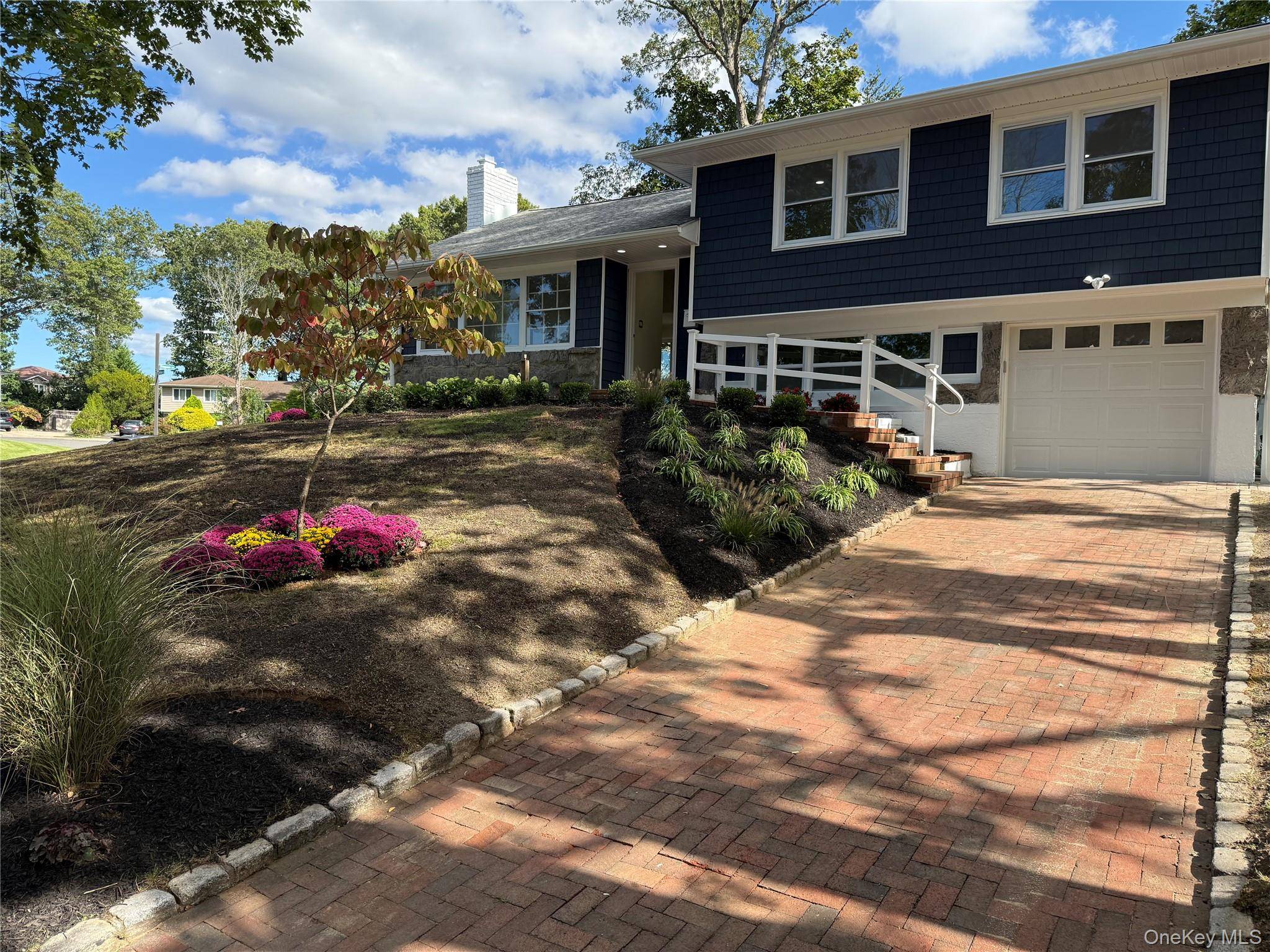 Unique Multi Level Home in Prestigious Old Bethpage Welcome to this distinctive multi split level home featuring 3 bedrooms, 2.