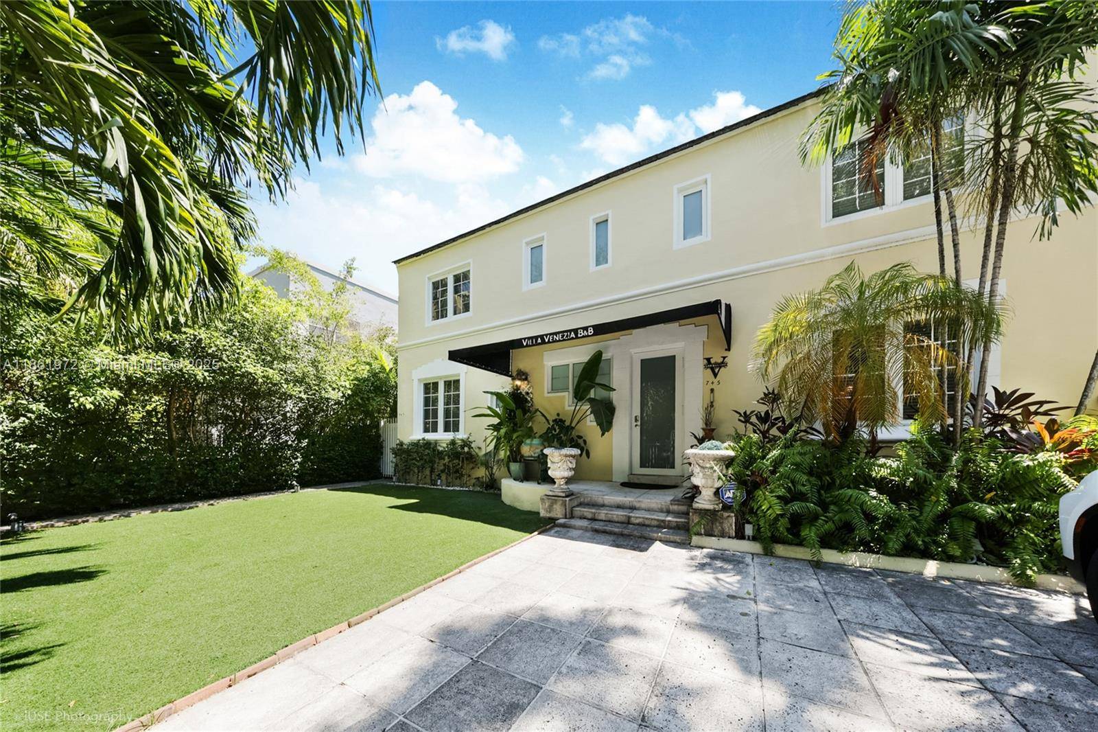Turnkey Short Term Rental Investment with Consistent Returns In the Heart of Miami Beach !