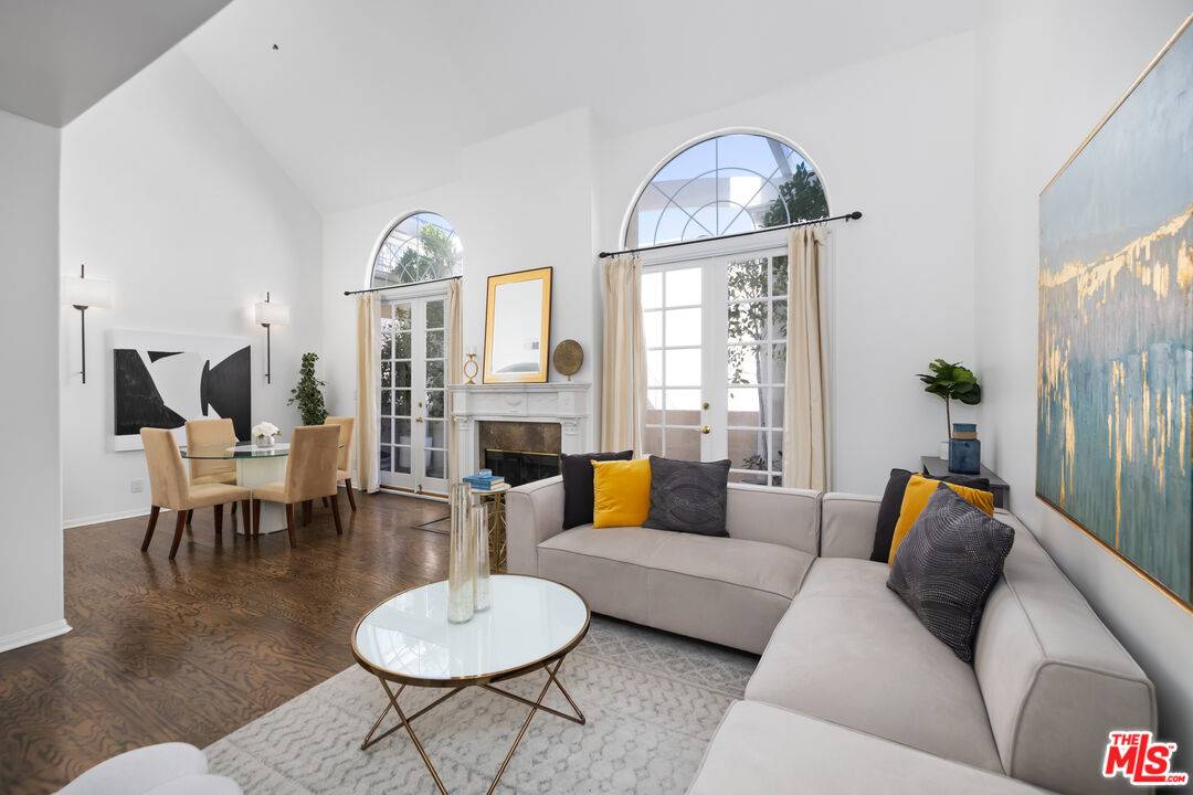 930  N Doheny Dr 2BR Sunset Strip La