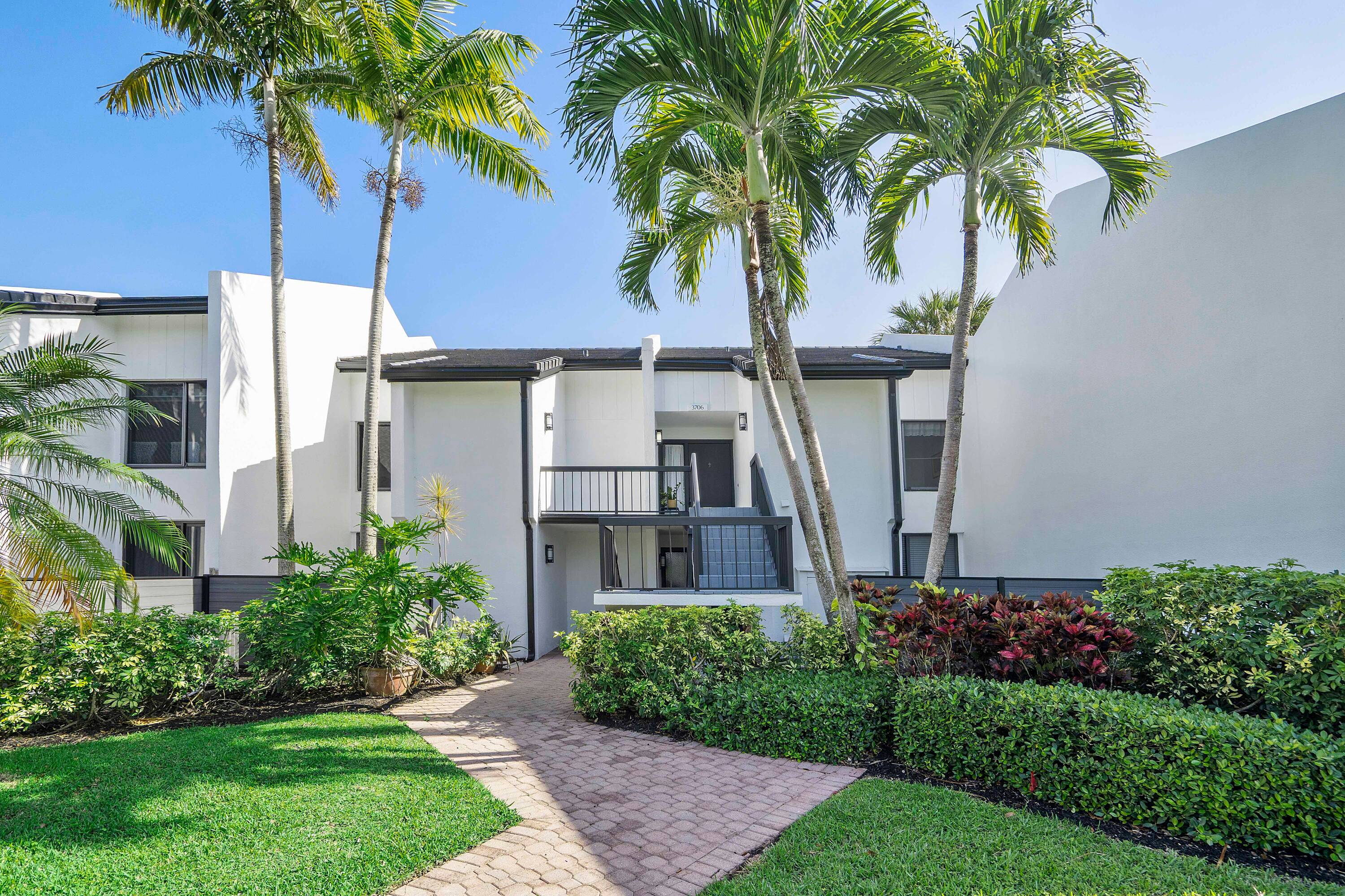 This beautiful condominium in Boca West is just steps away from South Florida's premier Athletic Club, featuring an incredible new resort style pool, beachside restaurants, a state of the art ...