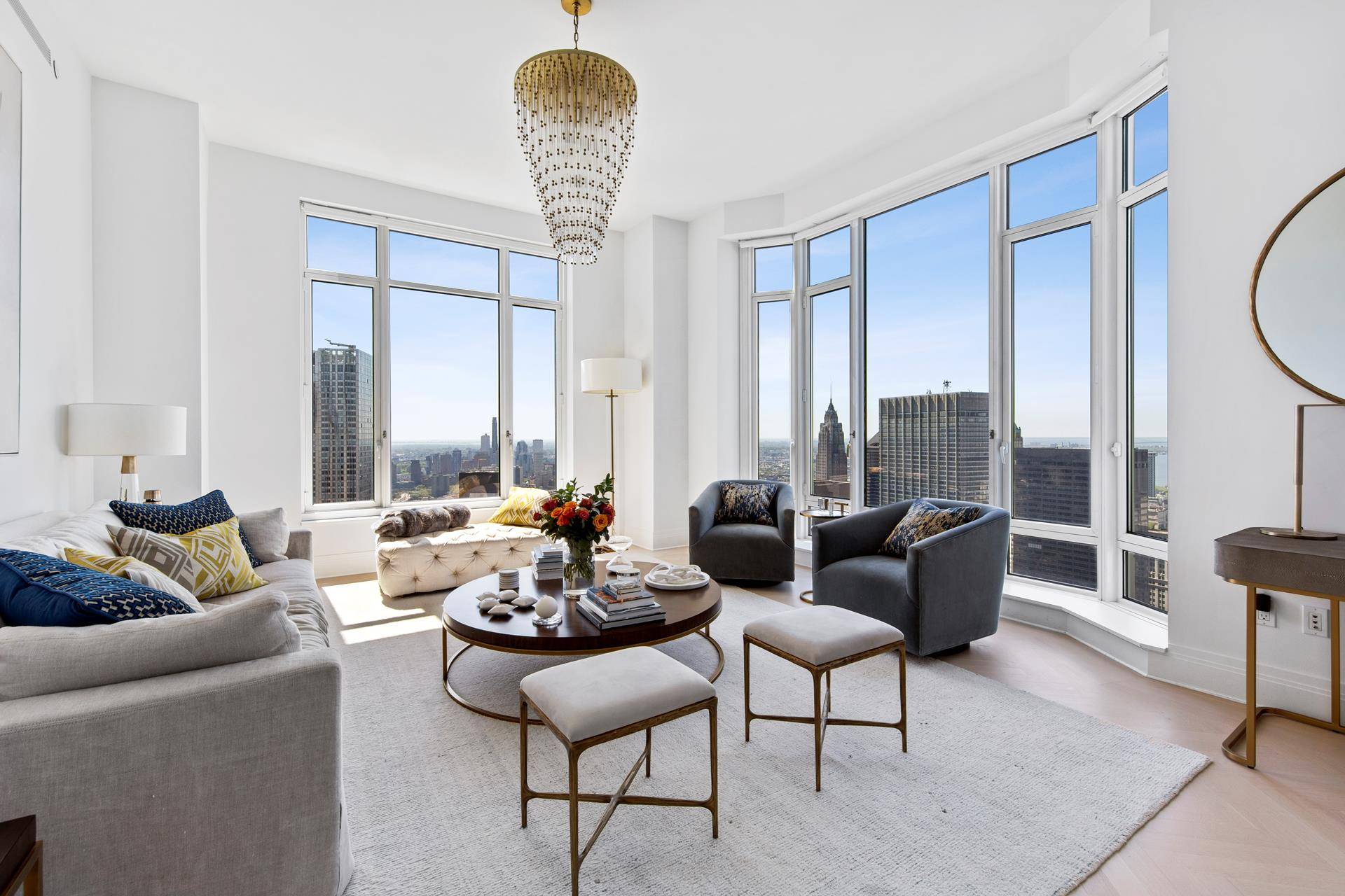 The highest floor 3 bedroom available Downtown !