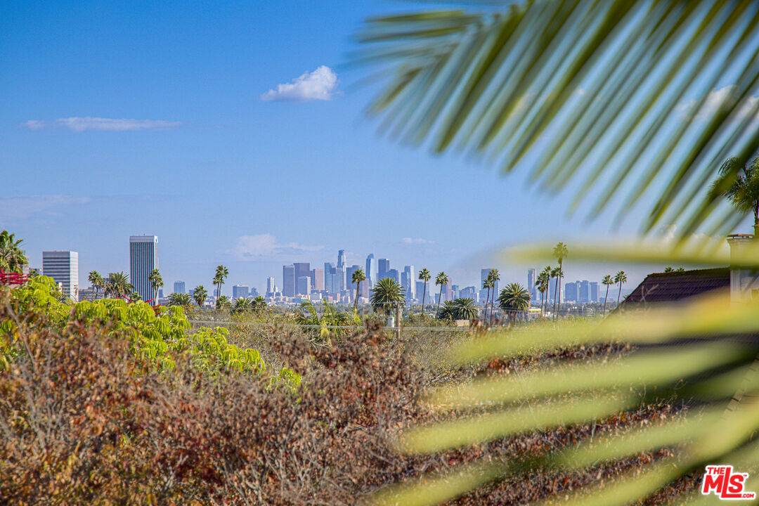 261  S Reeves Dr 2BR Beverly Hills La