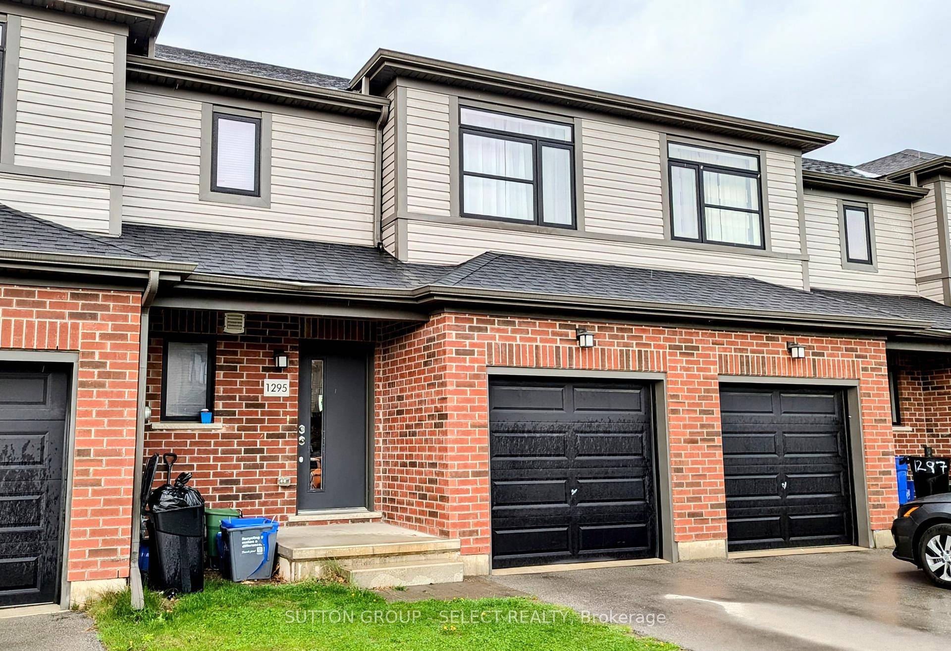 Lovely, new and vibrant townhome looking for a someone to call home !