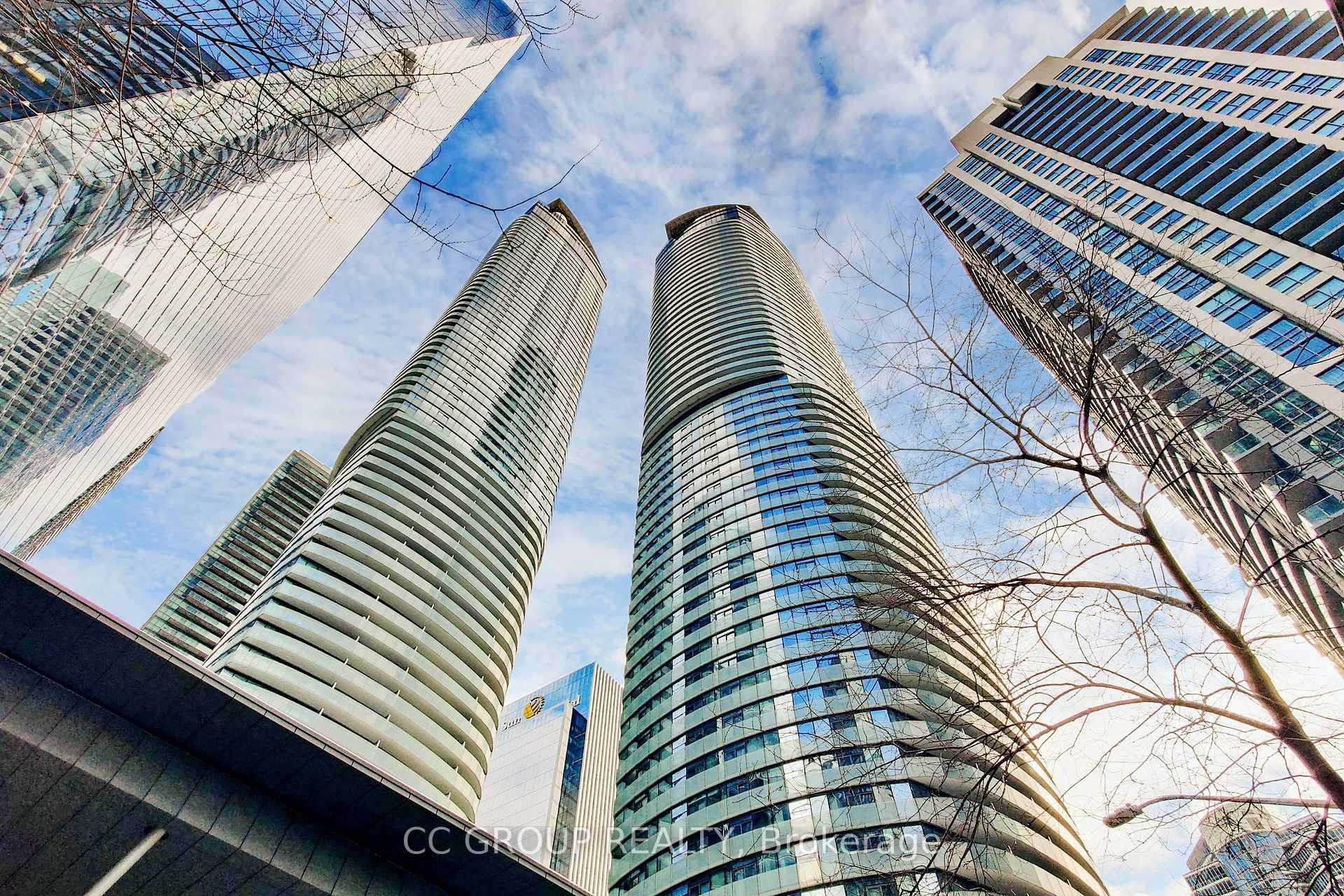 Luxurious Ice Condos by the Waterfront !