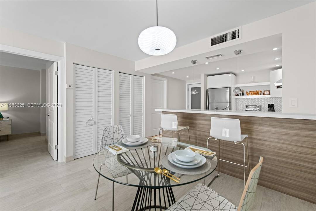 Apt. 518 delivers the quintessential South Beach lifestyle from the top floor of one of the area s best maintained buildings.