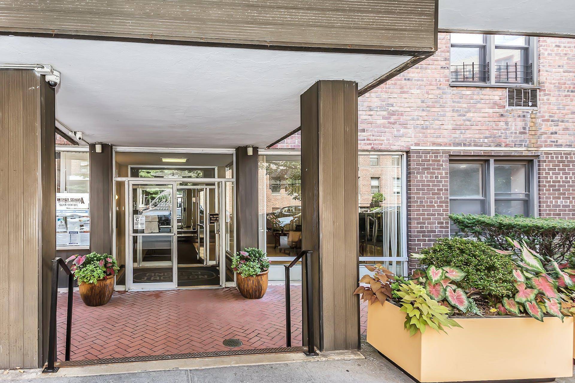 Largest 2 Bedroom in the Andrew Jackson !